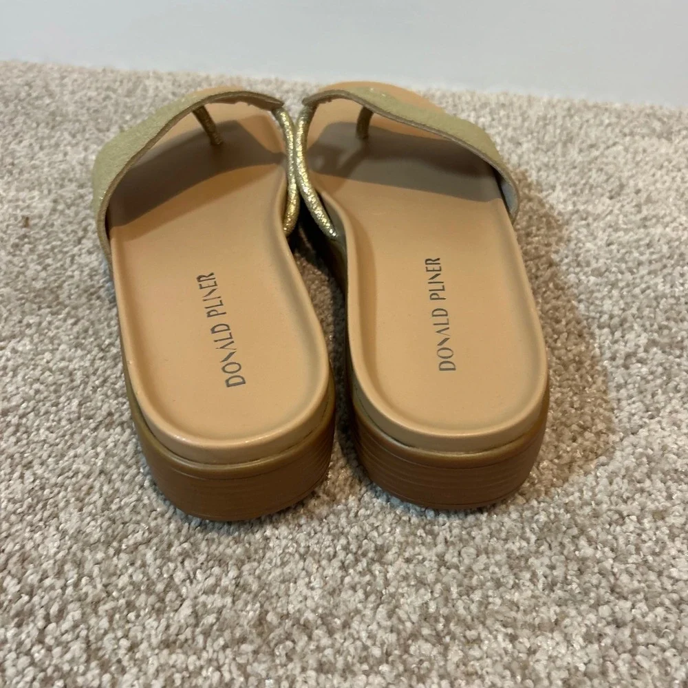 Donald Pliner Fifi Women‎ Gold Metallic Textured Wedge Thong Sandals Size 9.5